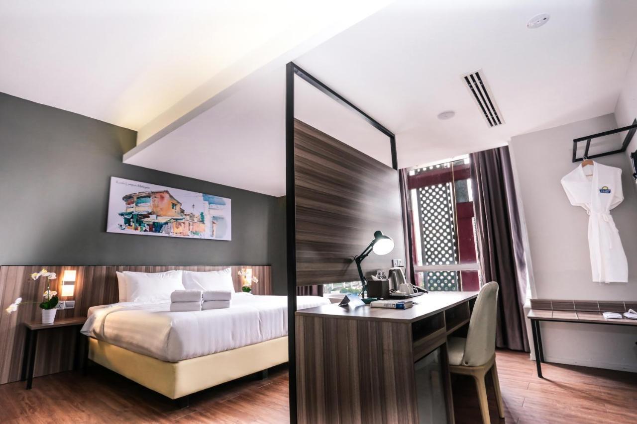 Days Hotel & Suites By Wyndham Kl - Chan Sow Lin Mrt Or Lrt Kuala Lumpur Exterior photo