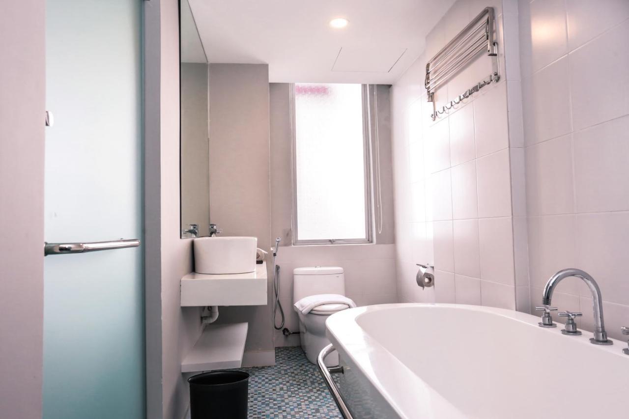 Days Hotel & Suites By Wyndham Kl - Chan Sow Lin Mrt Or Lrt Kuala Lumpur Exterior photo
