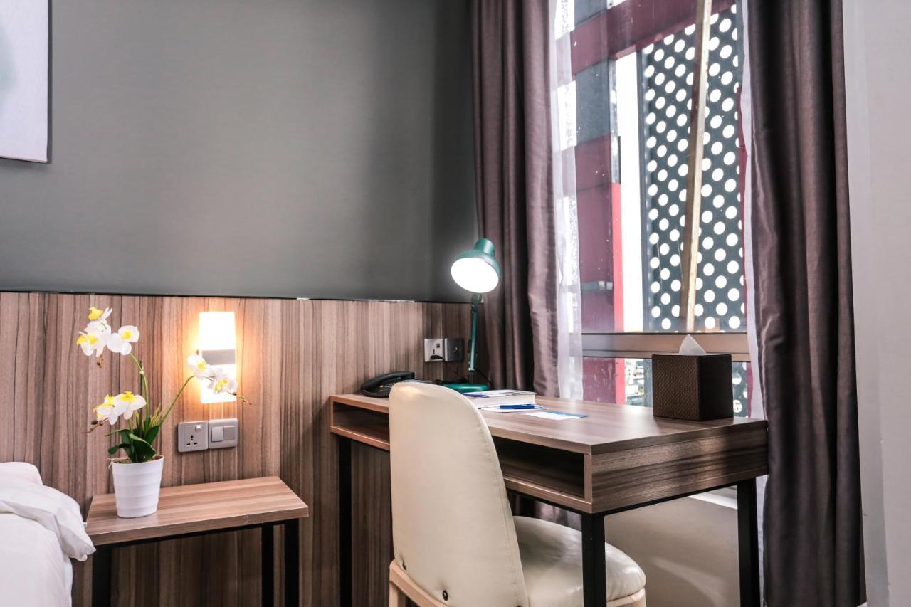 Days Hotel & Suites By Wyndham Kl - Chan Sow Lin Mrt Or Lrt Kuala Lumpur Exterior photo