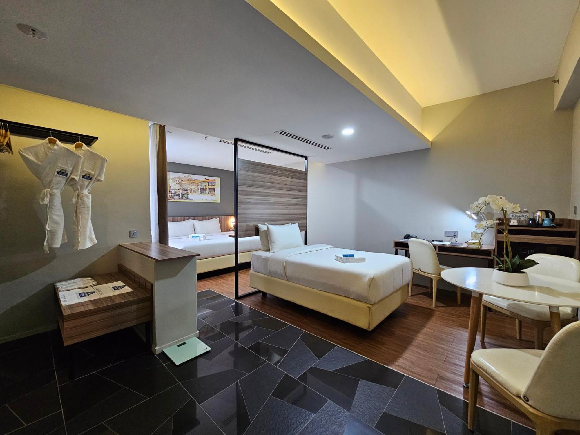 Days Hotel & Suites By Wyndham Kl - Chan Sow Lin Mrt Or Lrt Kuala Lumpur Exterior photo
